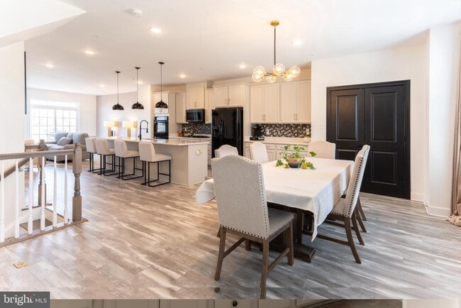 Foto del edificio - 9722 Glassy Creek Way