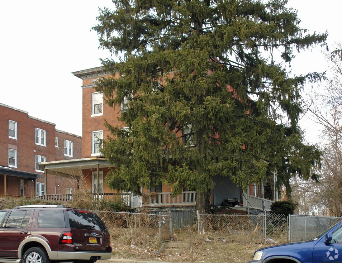 Building Photo - 3028 Walbrook Ave