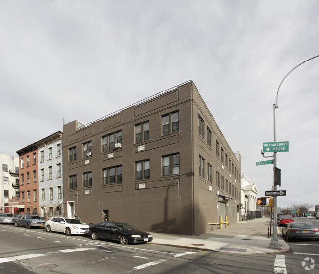 Primary Photo - 808 Driggs Ave
