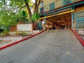 Building Photo - 2405 Leon St