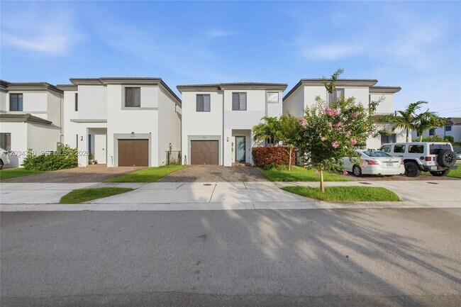 Building Photo - 13630 SW 158th Ave
