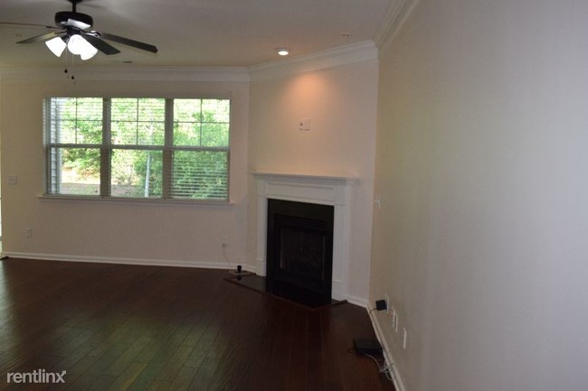 Building Photo - 441 Manchester Park Ln