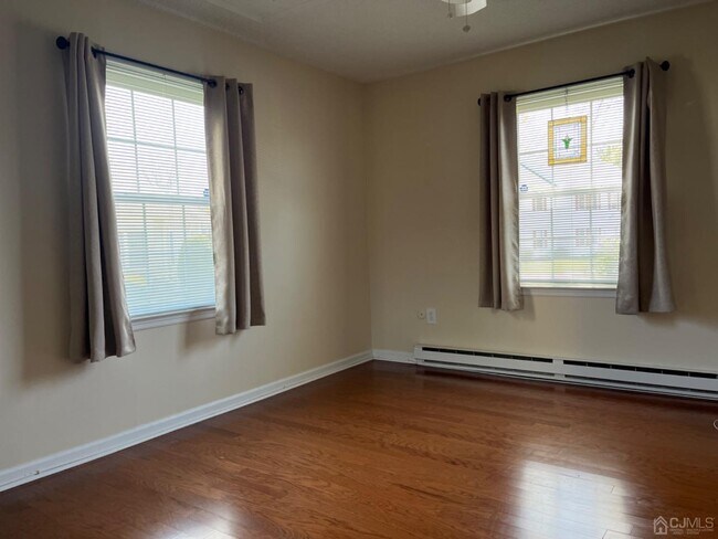 Foto del edificio - 333N Newport Way