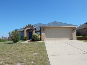 Building Photo - 601 Cattail Cir