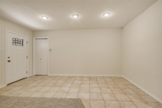 Foto del edificio - 1300 Clearfield Dr