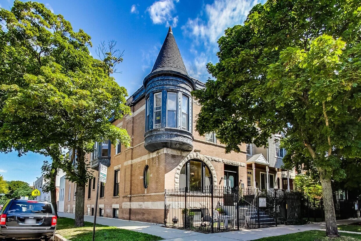 Primary Photo - 1456 W Fletcher St