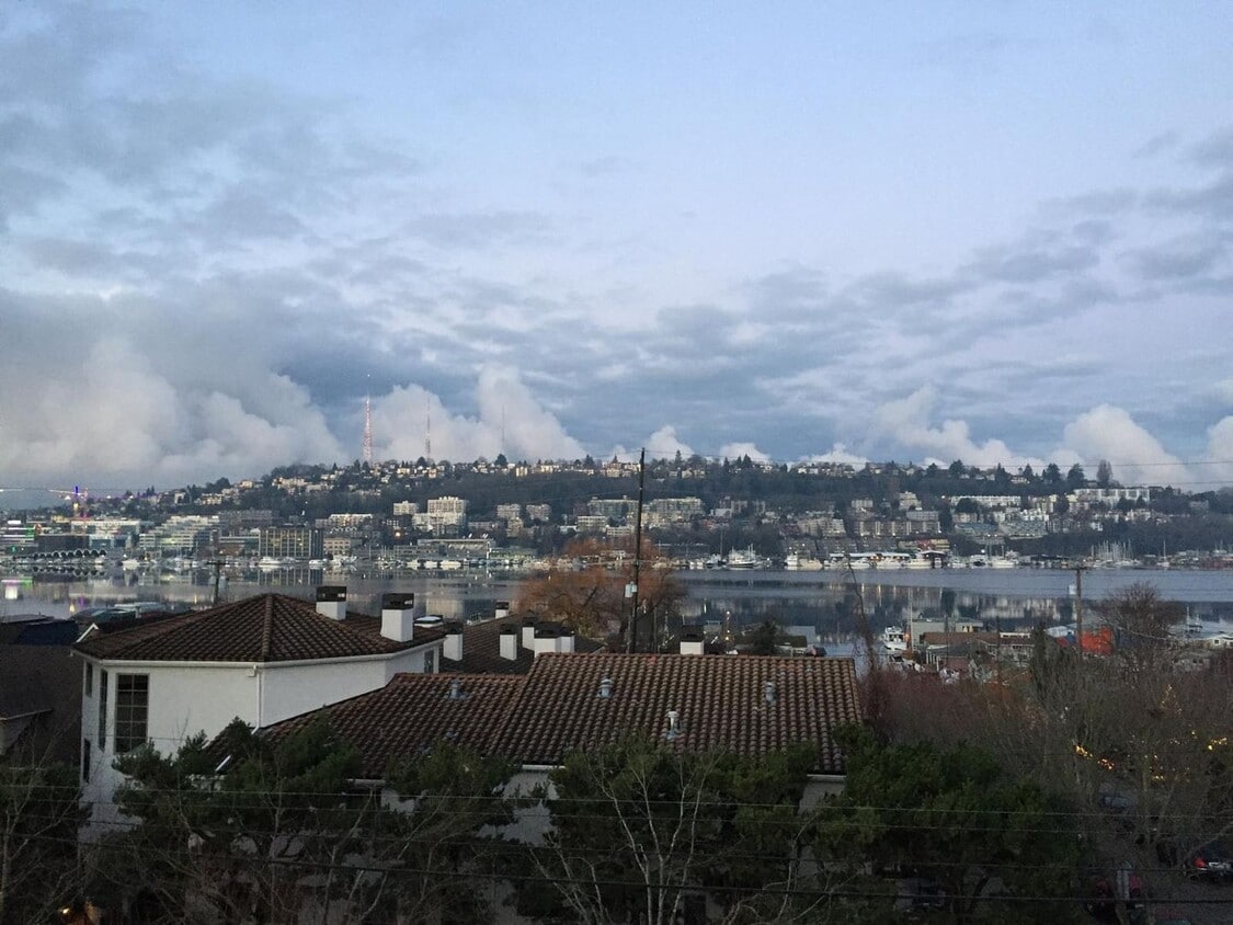 2Bd/1Ba Seattle Home - 2Bd/1Ba Seattle Home