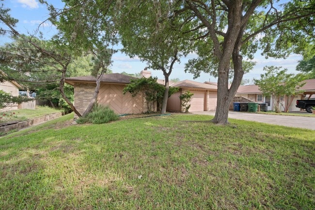 Building Photo - 13918 Tree Crossing St