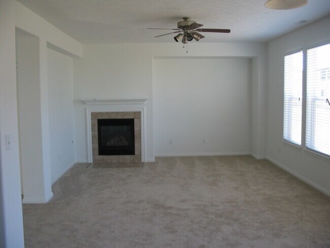 Foto del edificio - Fishers 4BDRM, 2.5BA home near Hamilton Town Center!