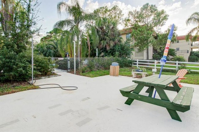 Foto del edificio - 1719 Gulf Rd