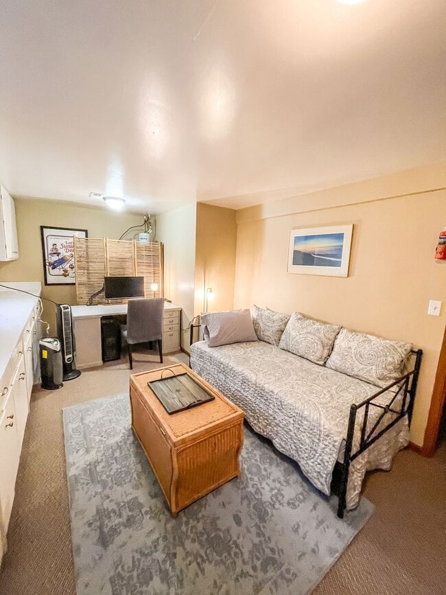 Building Photo - Immaculate Kirkland Split-Level with Stunn...