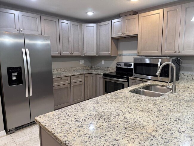 Foto del edificio - 17097 Thompson Ave