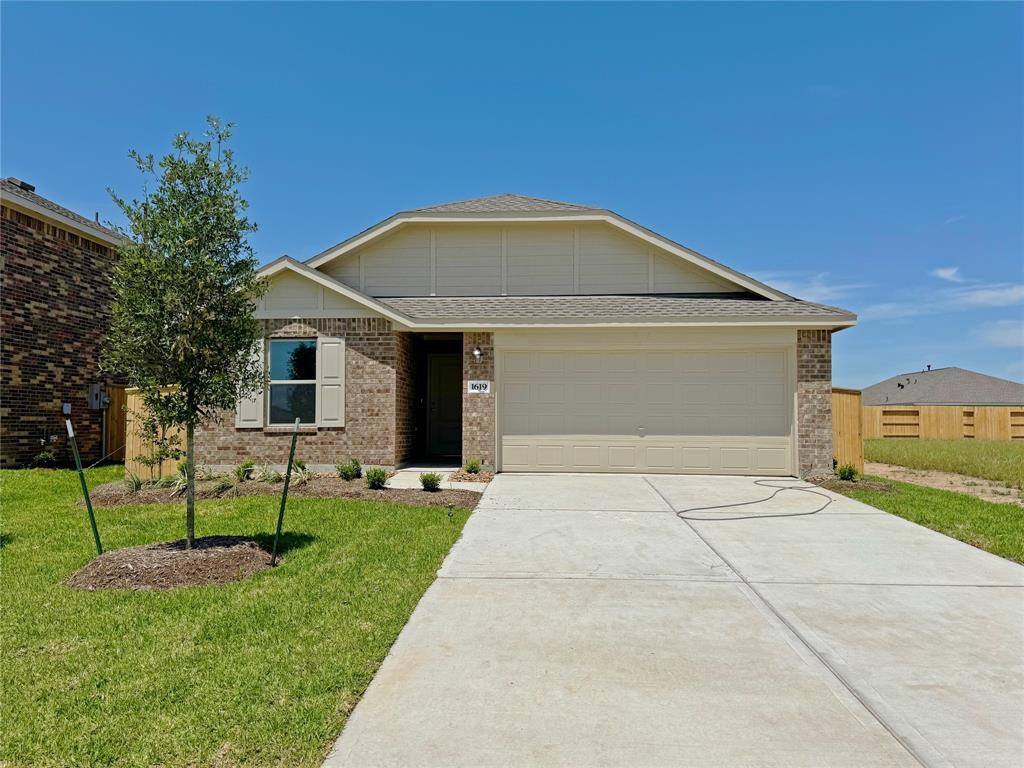 Foto principal - 1619 Red Oak Dr