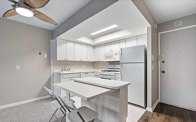 Foto del edificio - 121 Wellington Ct