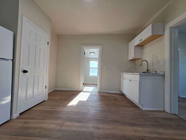 Building Photo - 210 S Maple Ave