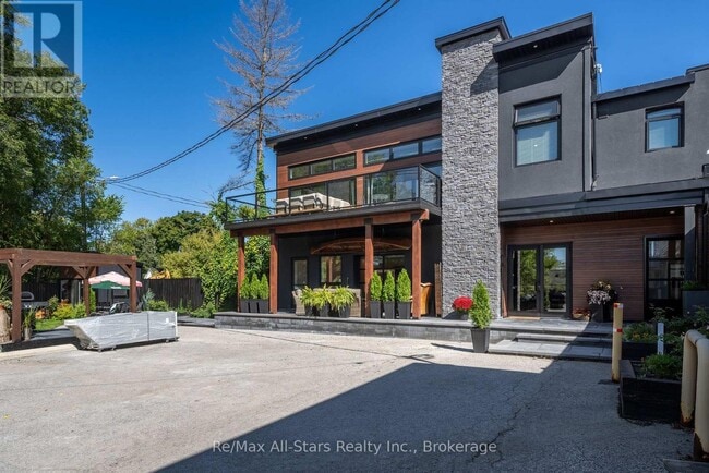 Building Photo - 61 Colborne St