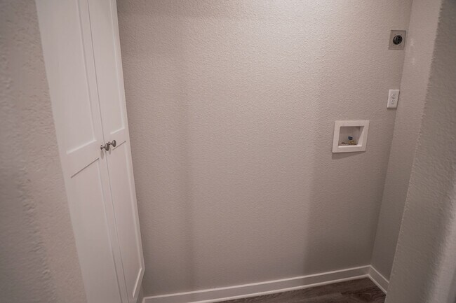 Building Photo - 2 Bed 2 Bath Home in Fayetteville!