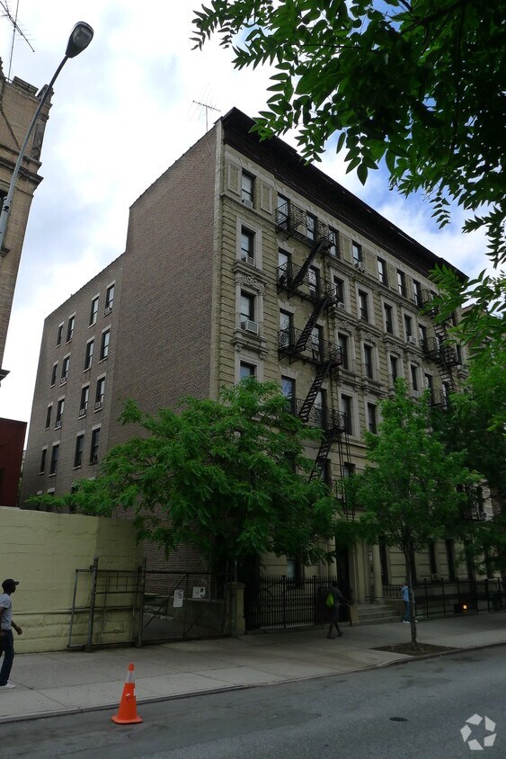 Primary Photo - 2 Saint Nicholas Pl