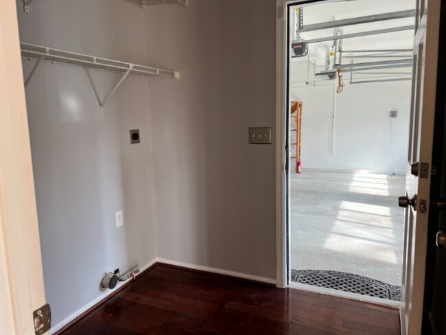 Building Photo - 4825 Chesterfield Ct