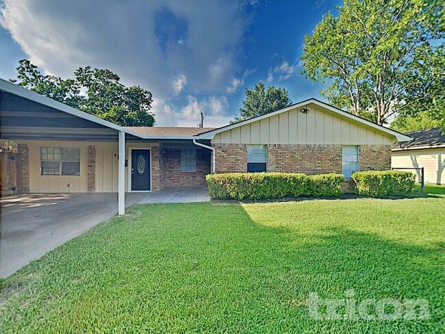 Foto del edificio - 411 E Carby Rd