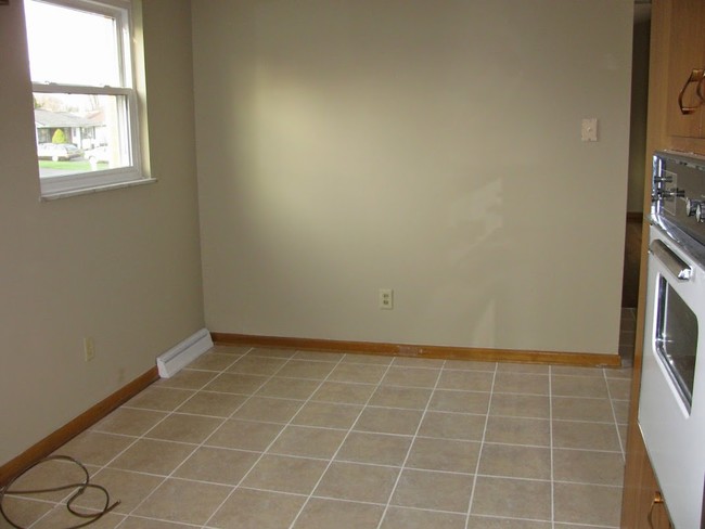 Building Photo - 3599 Ridgewood Dr