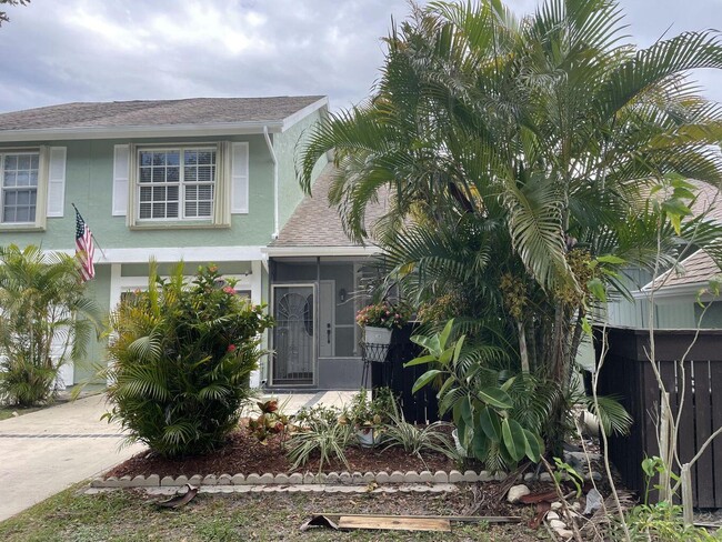 Building Photo - 1325 SE Rivergreen Cir