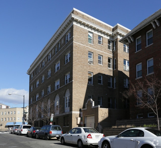 Building Photo - Beverly Court
