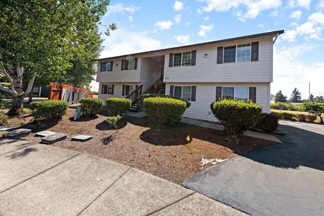 Building Photo - Fresh & Updated 2 bedroom W/S included!
