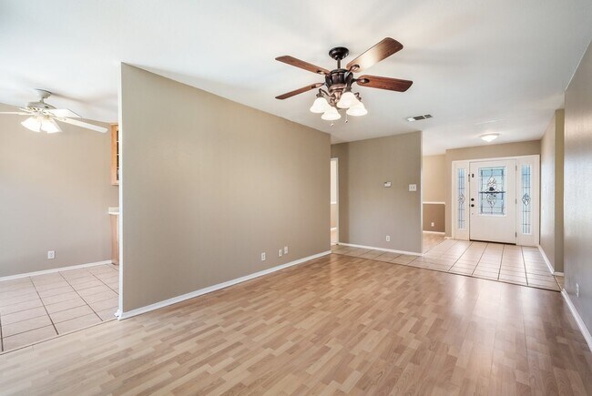 Foto del edificio - 4971 Dare Ln