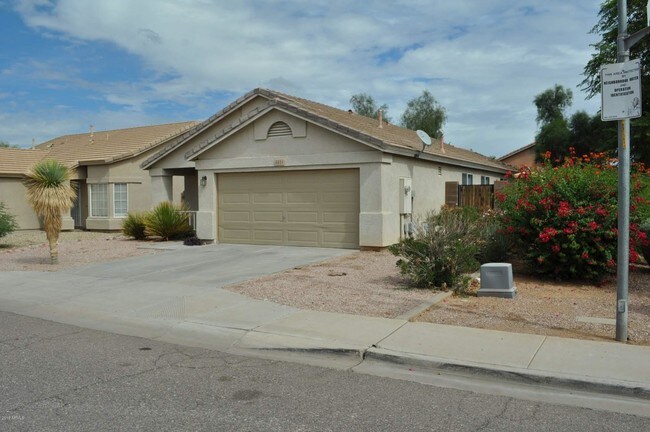 Building Photo - 6831 S 33rd Dr