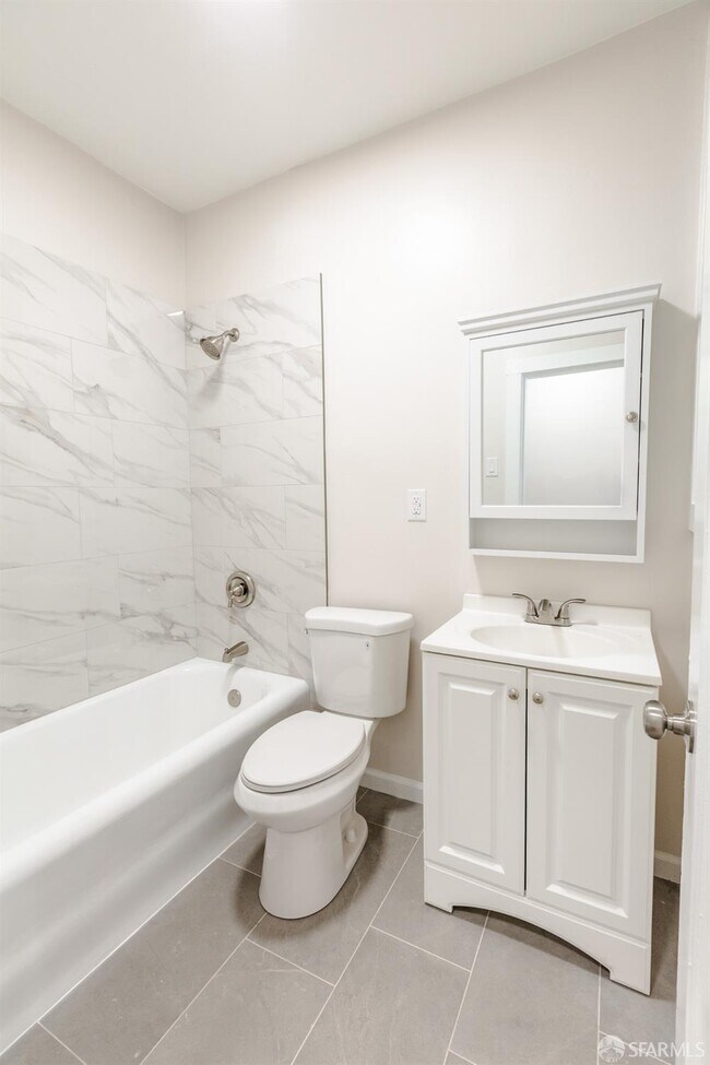 Foto del edificio - 910 Bay St