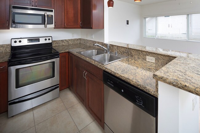 Foto del edificio - Point Loma 1BR with W/D In-Unit, Great Vie...
