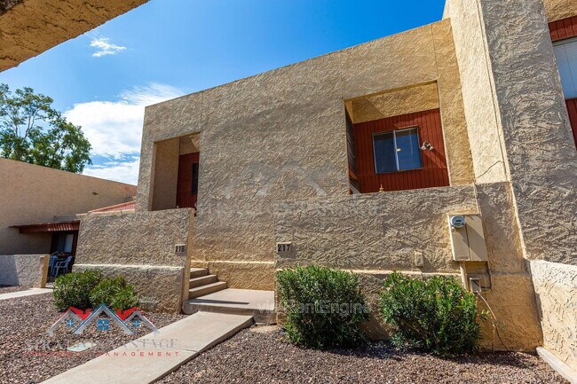 Foto del edificio - 2165 E University Dr