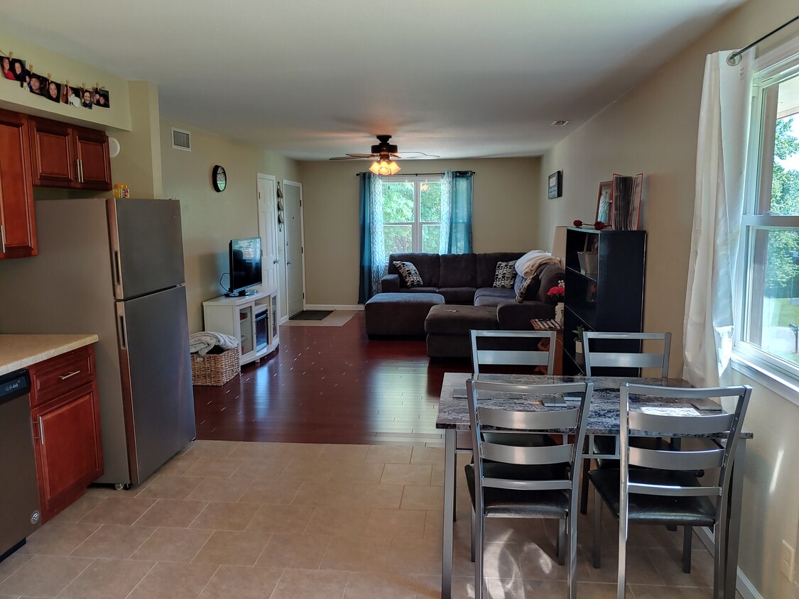 Primary Photo - 301 W Christy Dr