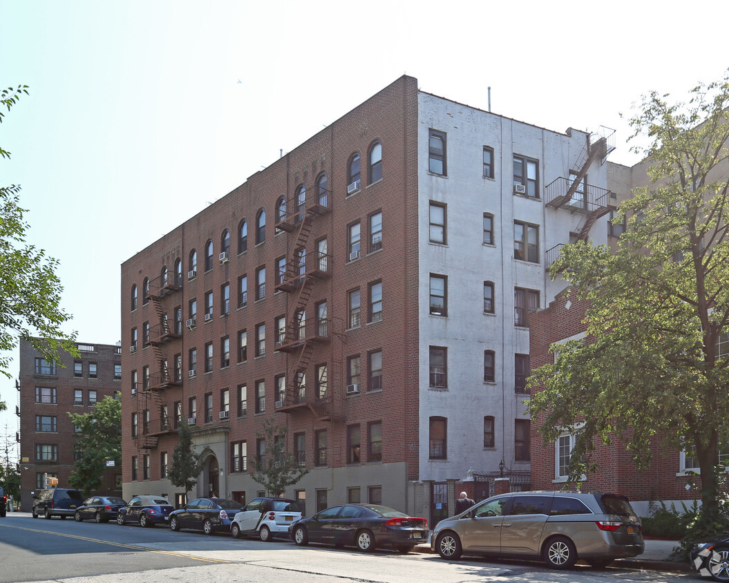 Foto del edificio - 49-57 Seaman Ave