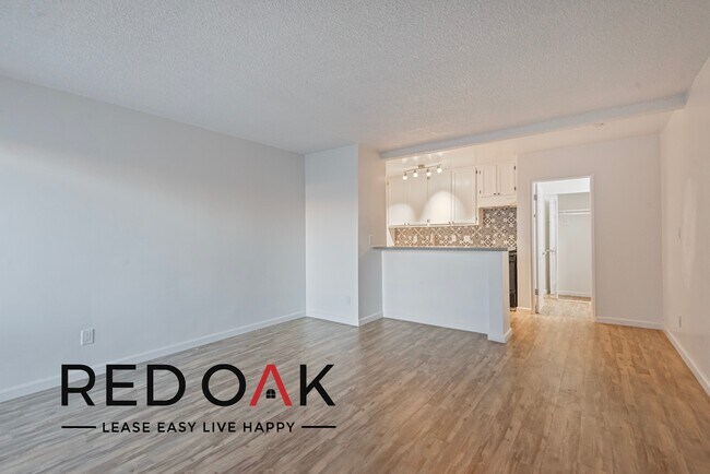 Foto del edificio - ~1 Month FREE~ Beautiful, Recently Redone ...