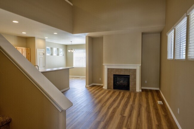 Foto del edificio - ARTS & CRAFTS GORGEOUS 2 STORY 3 BEDROOM + OFFICE 2.5 BATH. POOL, CLUBHOUSE, TENNIS INCLUDED!
