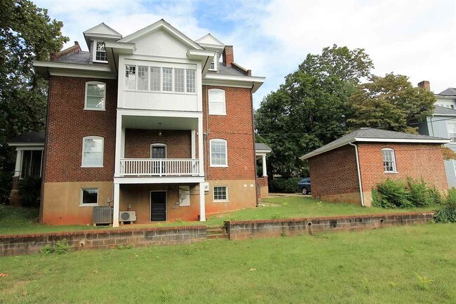 Building Photo - 31 University Cir