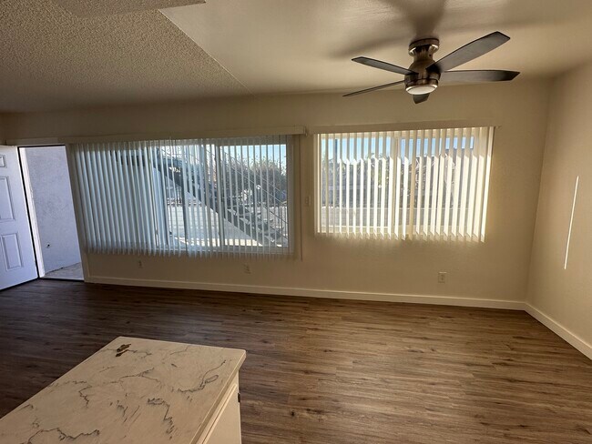Building Photo - 2110 Gaviota Ave