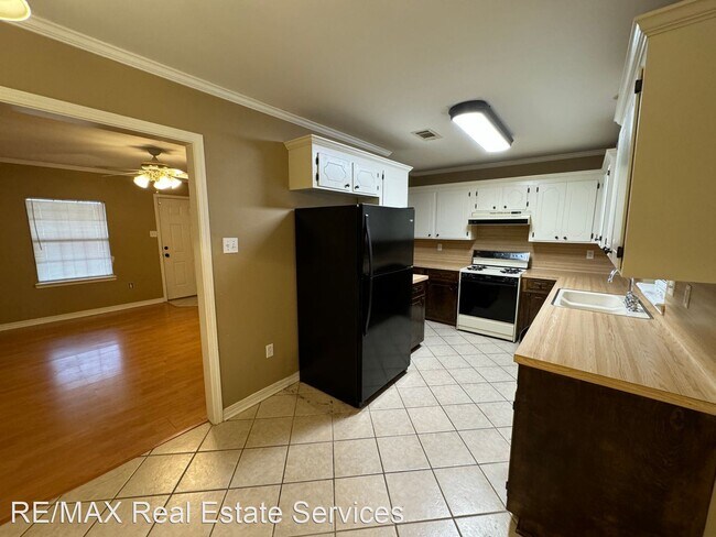 Foto del edificio - 3 br, 1.5 bath House - 437 Cherry Oak