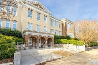 Building Photo - 1411 Bainbridge St