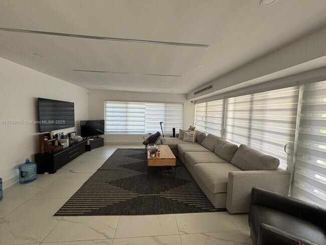 Foto del edificio - 9257 Bay Dr
