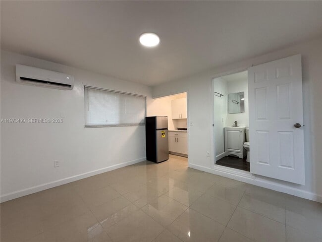 Building Photo - 1122 NW 32nd Ct