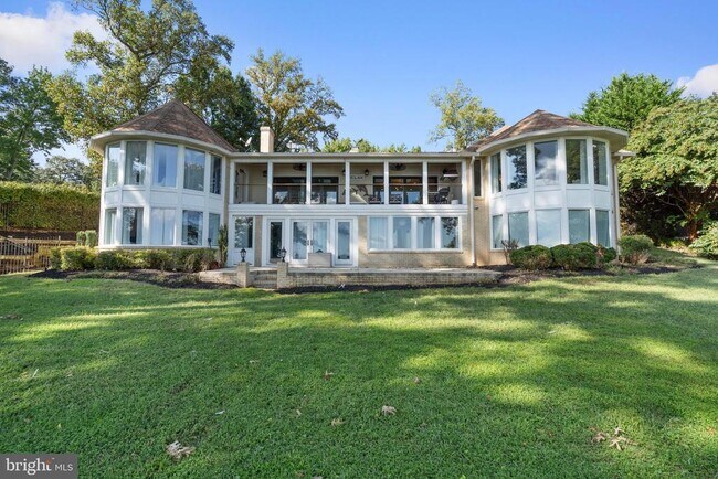 Building Photo - 5837 River Dr