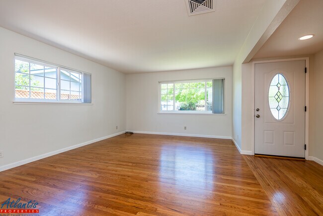 Building Photo - 1511 Teresita Dr