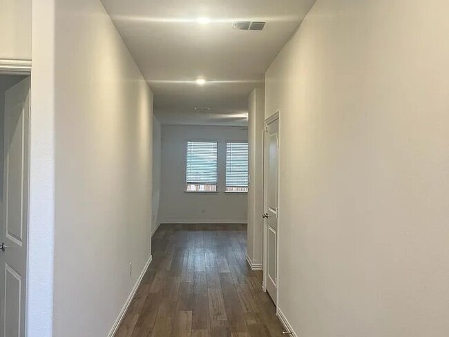 Building Photo - 1504 Van Gogh Dr