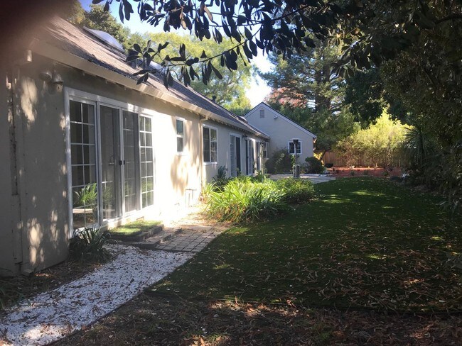 Foto del edificio - 4 bedroom in Palo Alto CA 94301