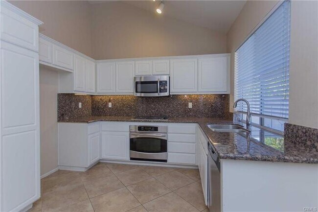 Building Photo - 2772 N Blackburn Dr