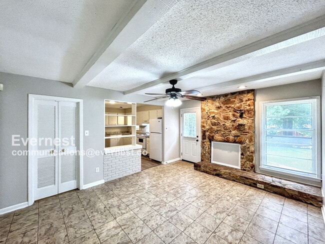 Building Photo - 3606 Clearbrook St