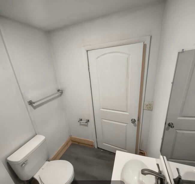 Building Photo - 1510 B 6th Ave